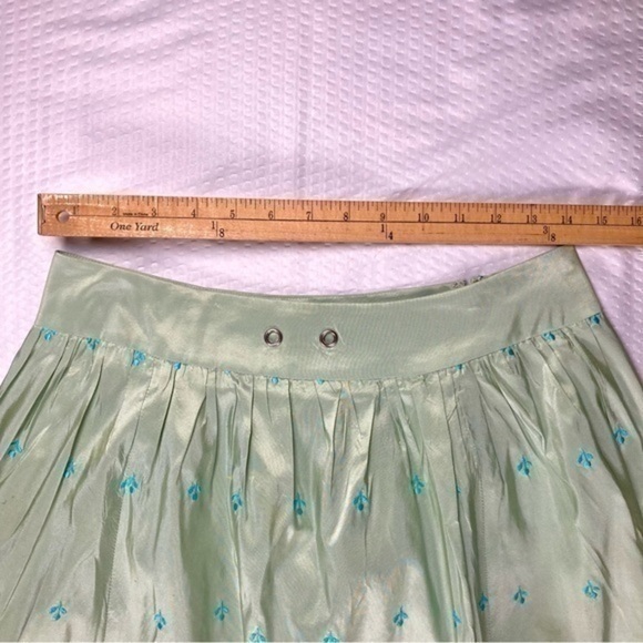 Finity Studio 2 Piece Skirt Top Set Womens 10 Sage Green 100% Silk Embroidered - Picture 6 of 12